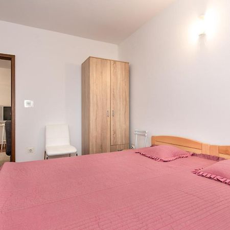 Apartment Drago *Cosy & Close To The Beach! 크르크 외부 사진