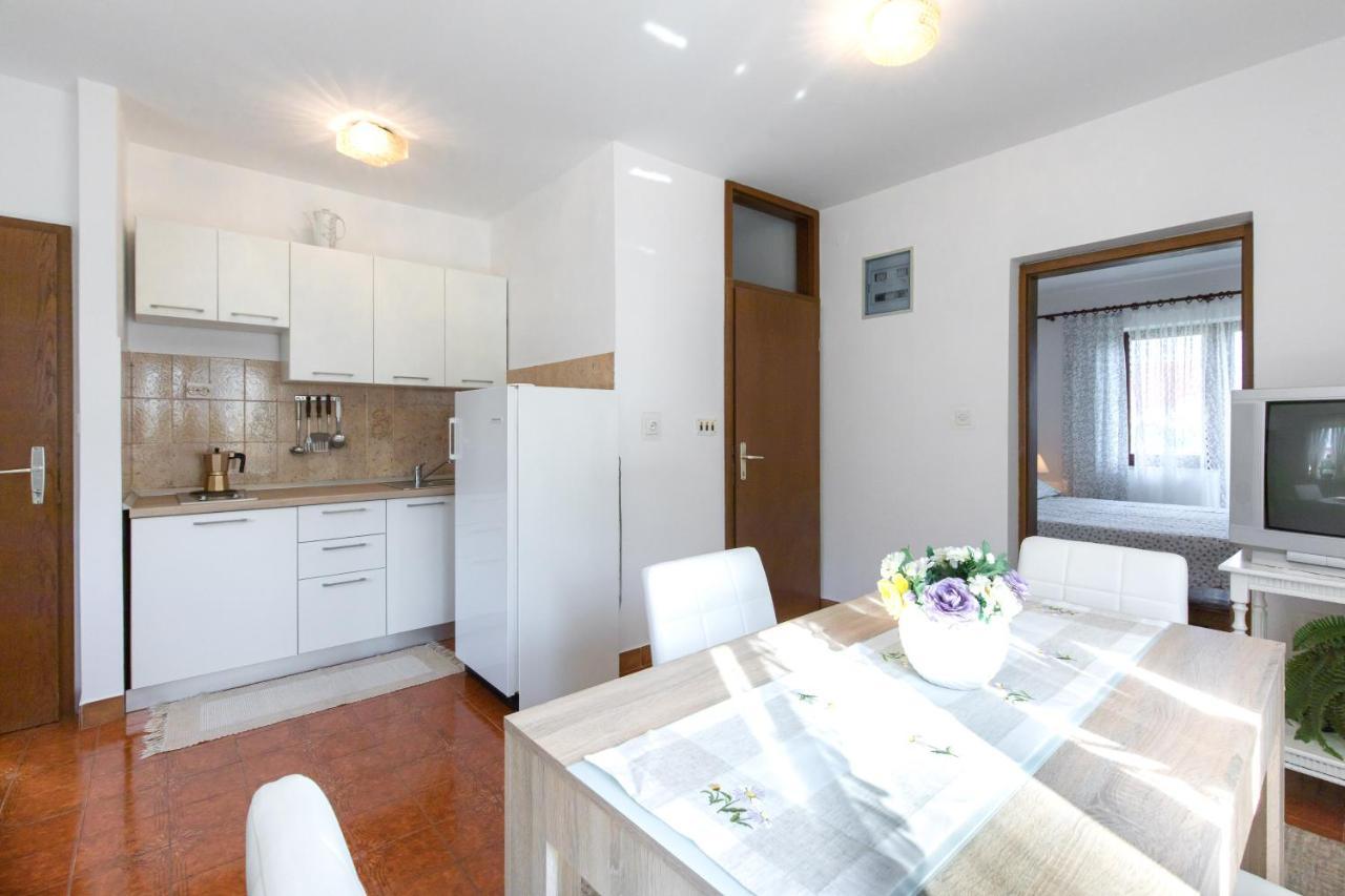 Apartment Drago *Cosy & Close To The Beach! 크르크 외부 사진