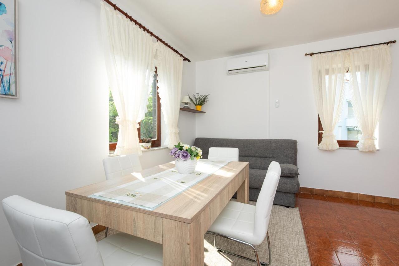 Apartment Drago *Cosy & Close To The Beach! 크르크 외부 사진