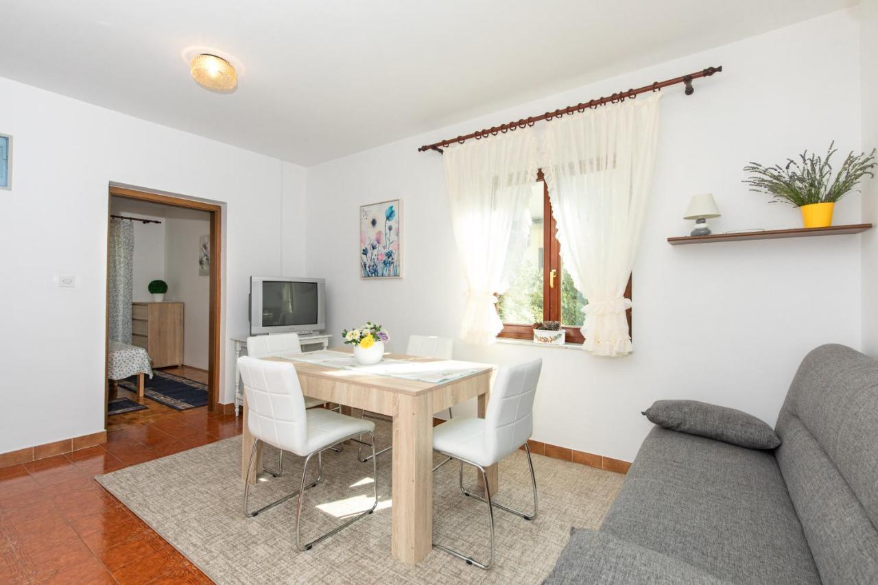 Apartment Drago *Cosy & Close To The Beach! 크르크 외부 사진