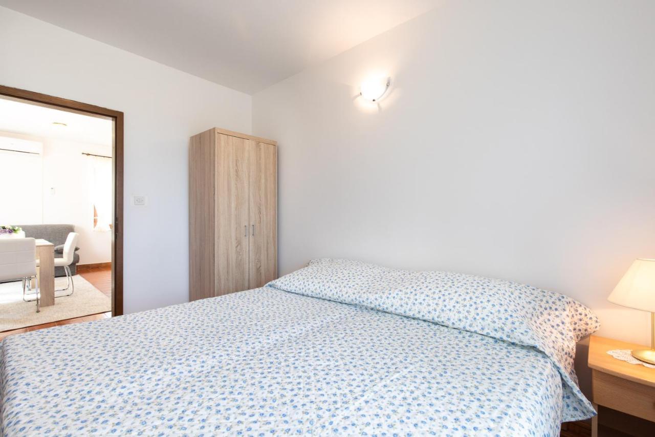 Apartment Drago *Cosy & Close To The Beach! 크르크 외부 사진