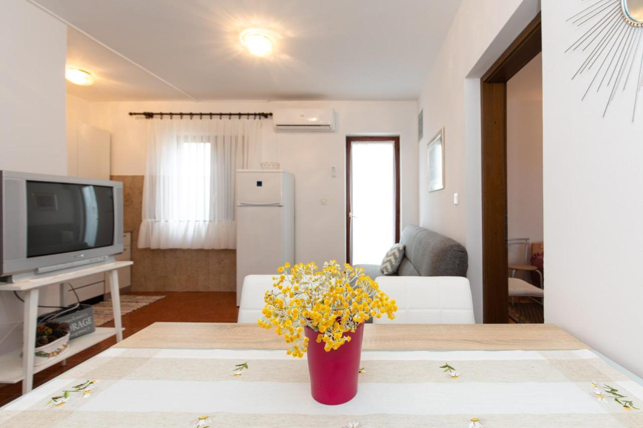Apartment Drago *Cosy & Close To The Beach! 크르크 외부 사진