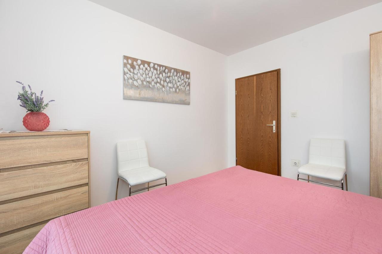 Apartment Drago *Cosy & Close To The Beach! 크르크 외부 사진