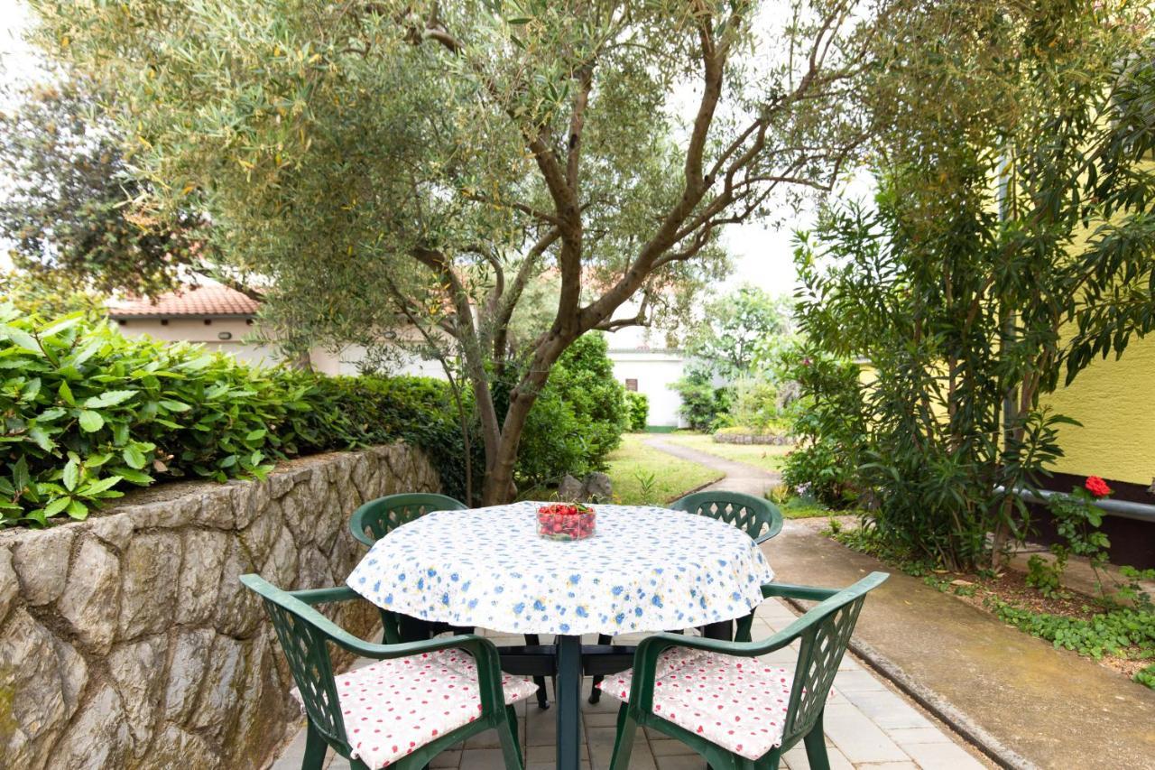 Apartment Drago *Cosy & Close To The Beach! 크르크 외부 사진
