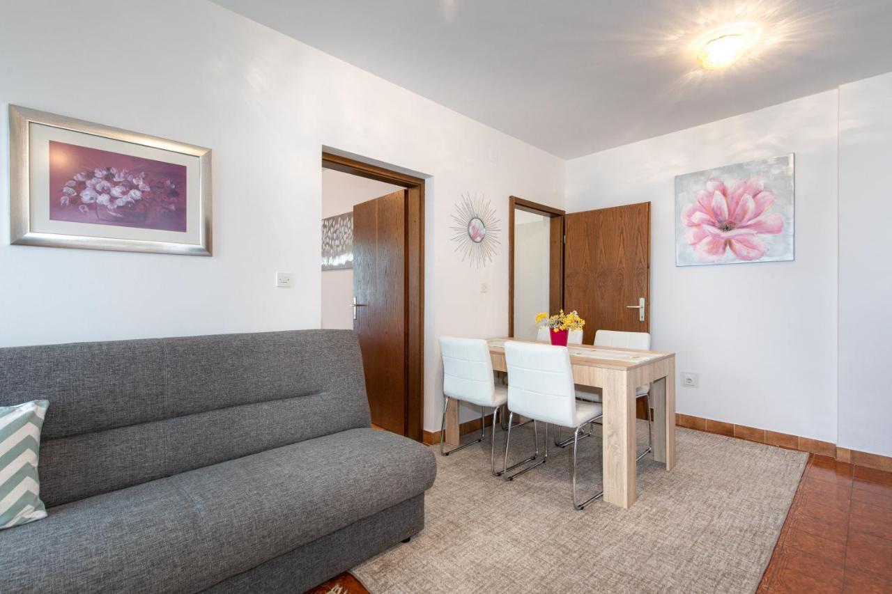 Apartment Drago *Cosy & Close To The Beach! 크르크 외부 사진