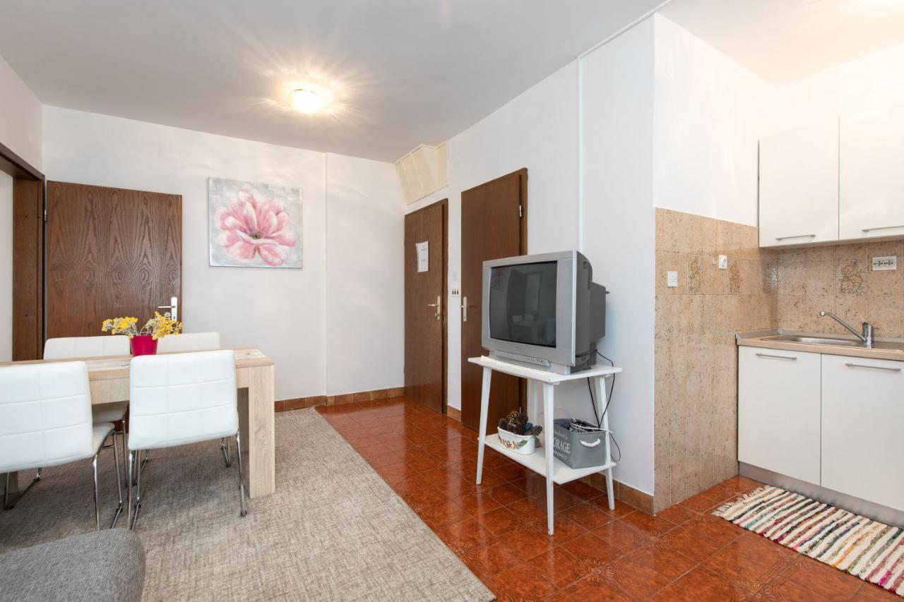 Apartment Drago *Cosy & Close To The Beach! 크르크 외부 사진