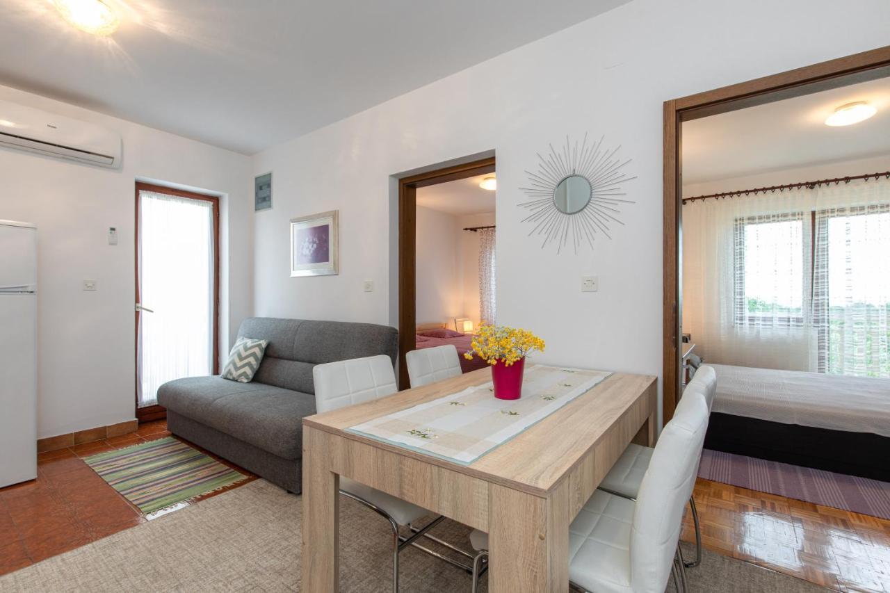 Apartment Drago *Cosy & Close To The Beach! 크르크 외부 사진